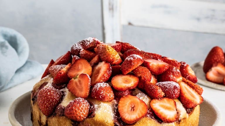 Fit strawberry cake: simple and delicious